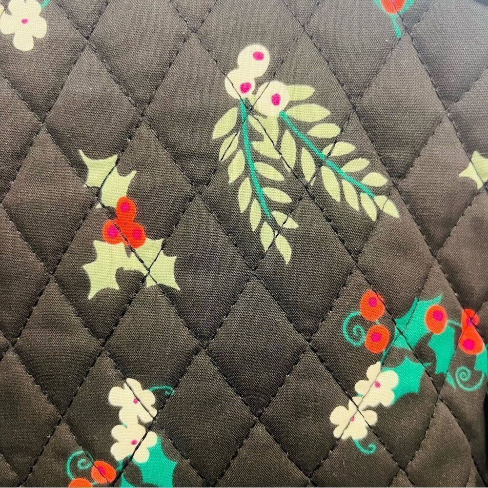Quilted Holly Travel Set - Picture 4 of 13
